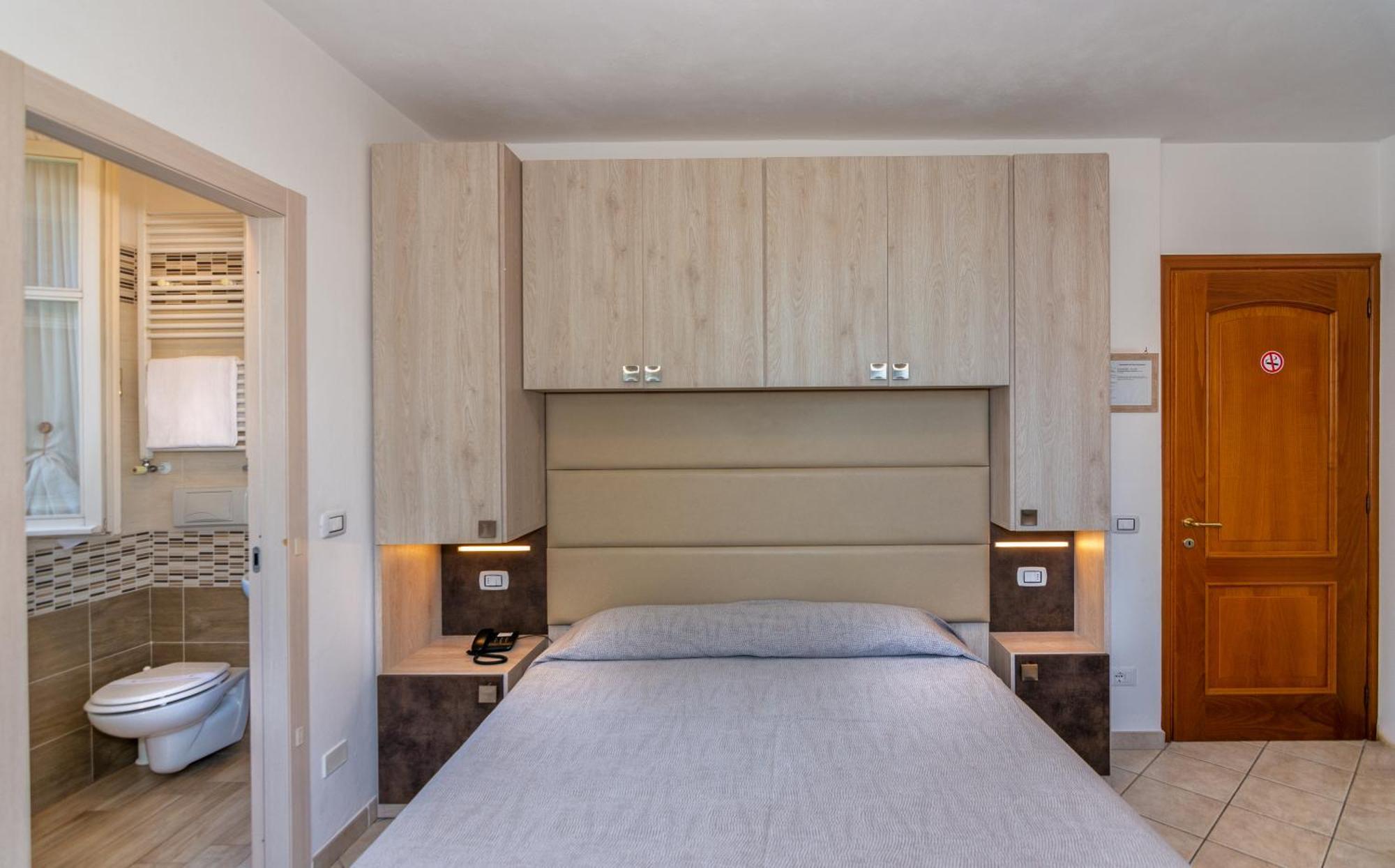Hotel Eura Марина ди Маса Екстериор снимка