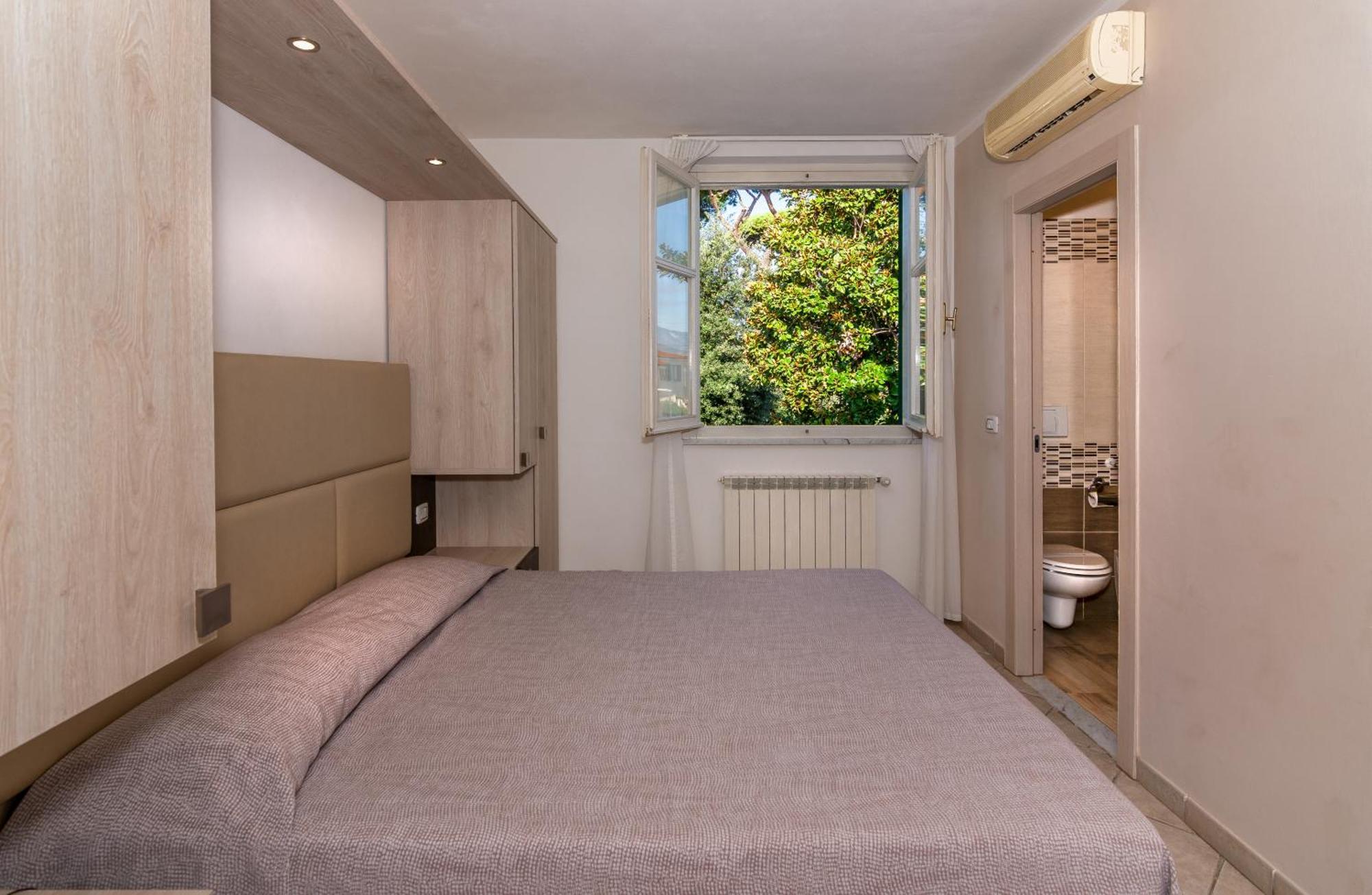 Hotel Eura Марина ди Маса Екстериор снимка