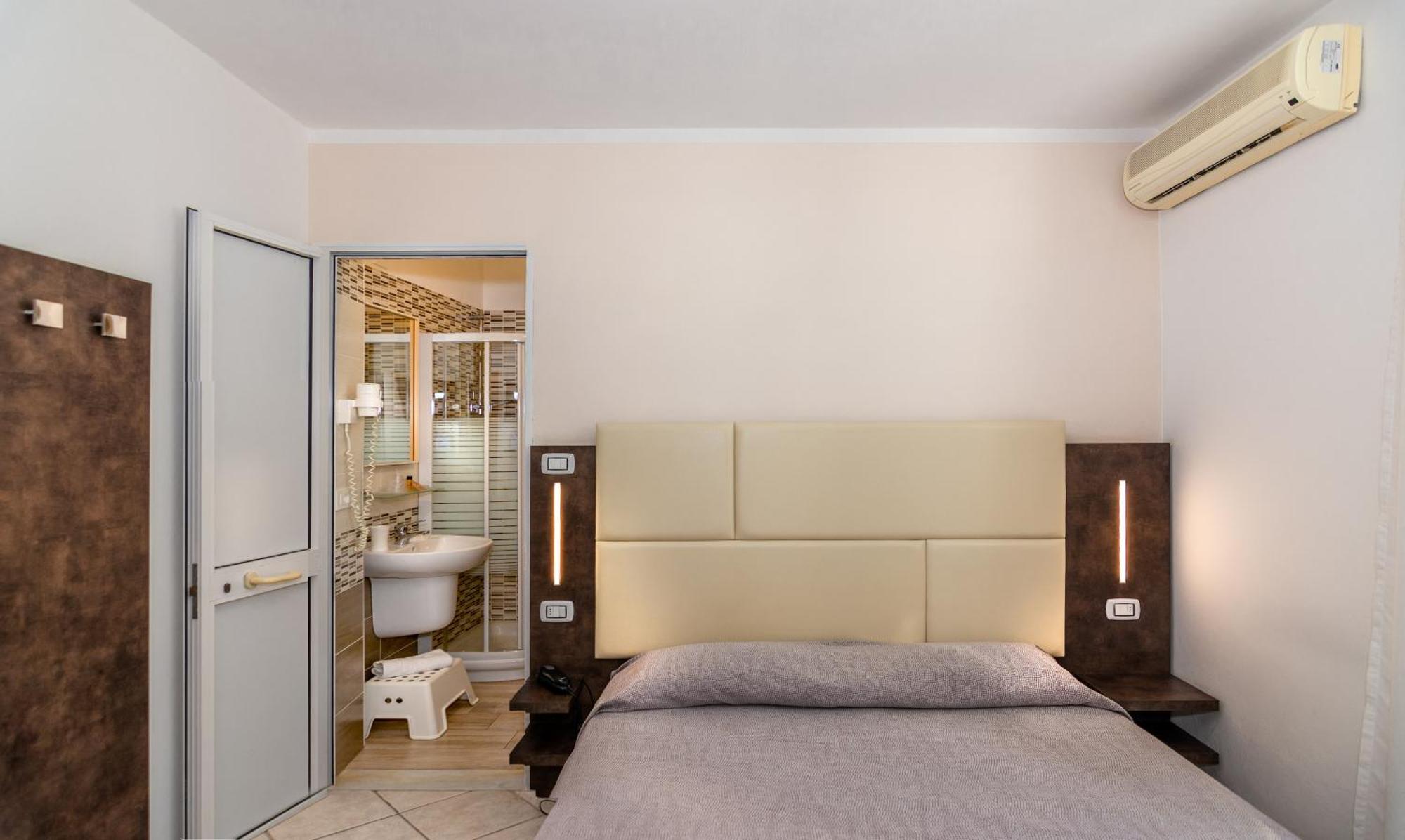 Hotel Eura Марина ди Маса Екстериор снимка