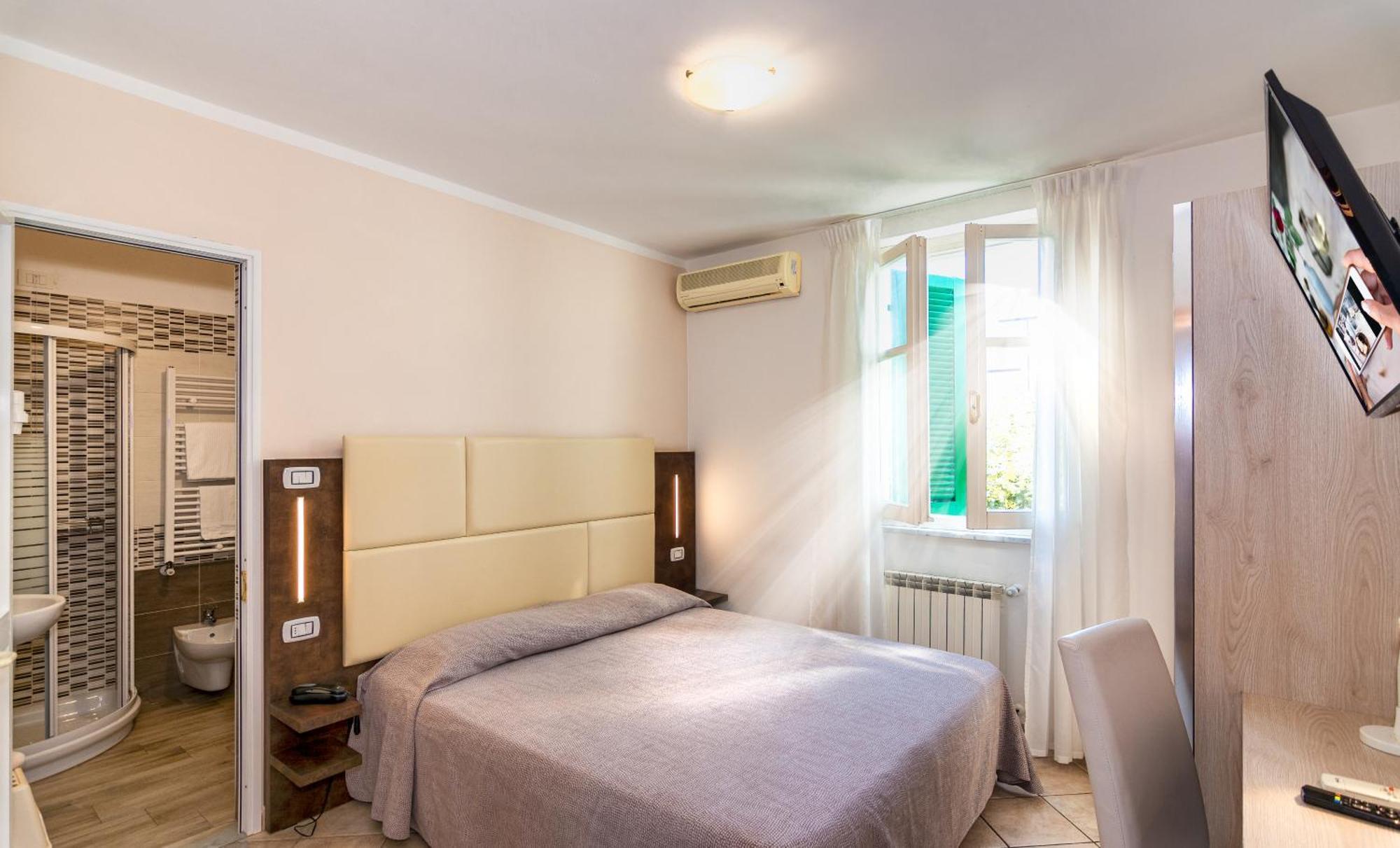 Hotel Eura Марина ди Маса Екстериор снимка