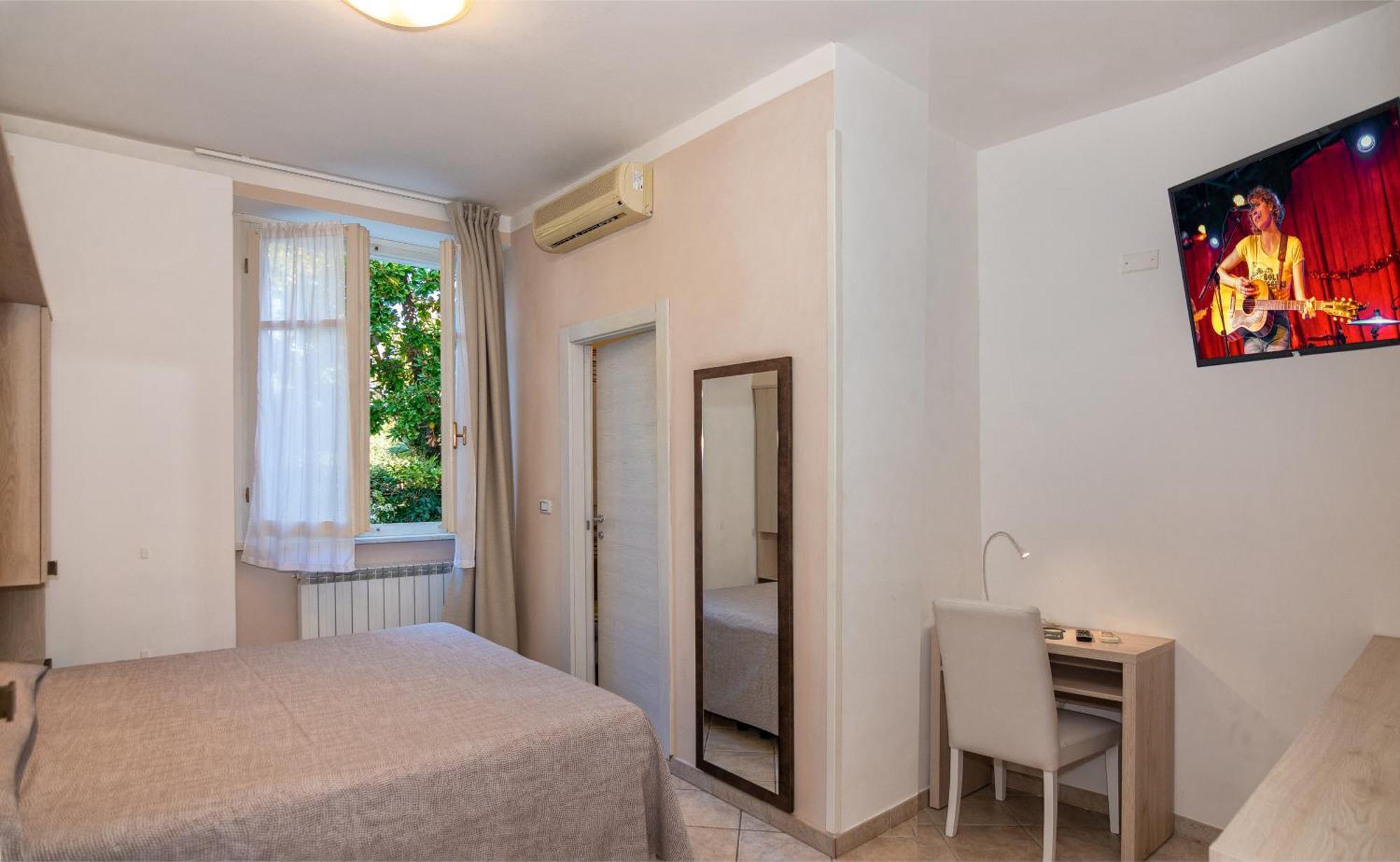 Hotel Eura Марина ди Маса Екстериор снимка