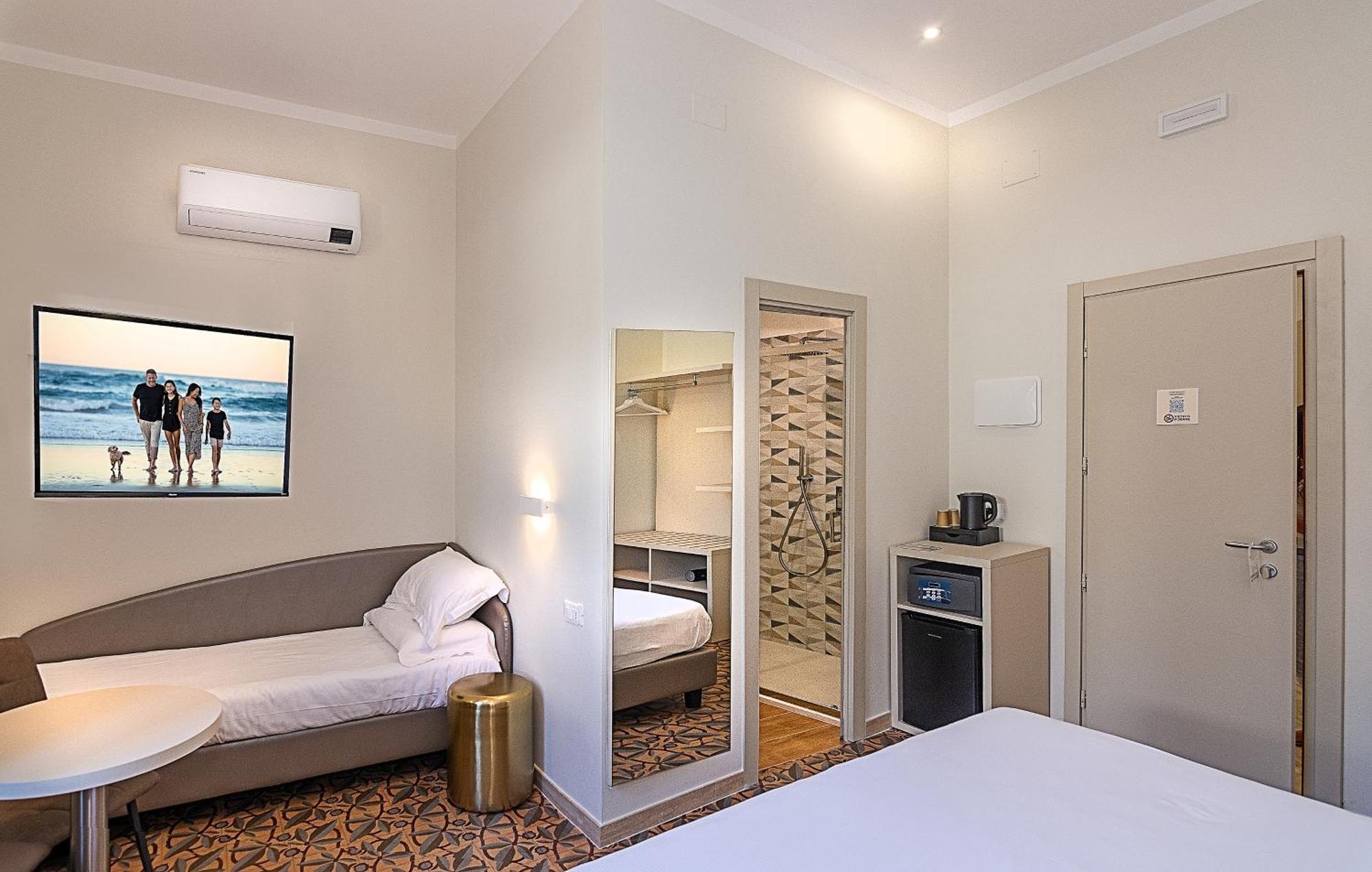 Hotel Eura Марина ди Маса Екстериор снимка