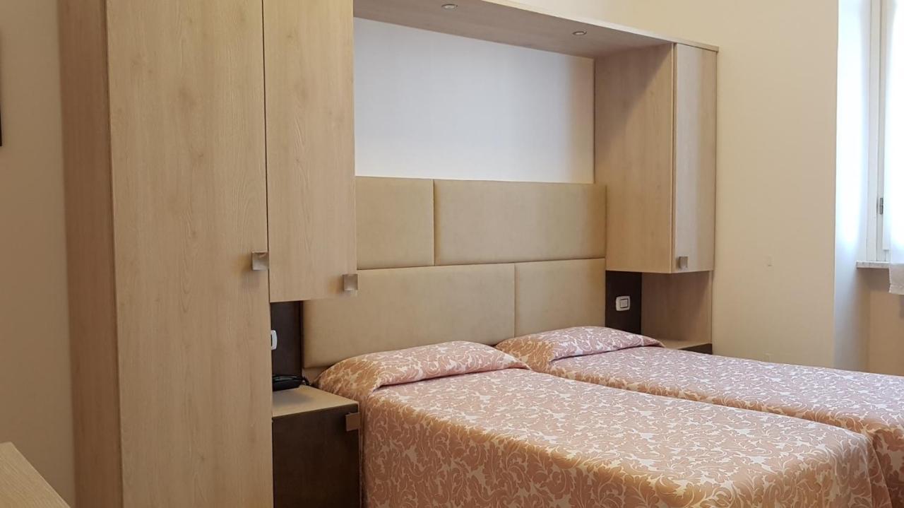 Hotel Eura Марина ди Маса Екстериор снимка